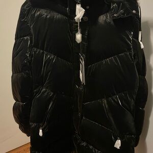 Sleek Black Quilted Jacket with Hood